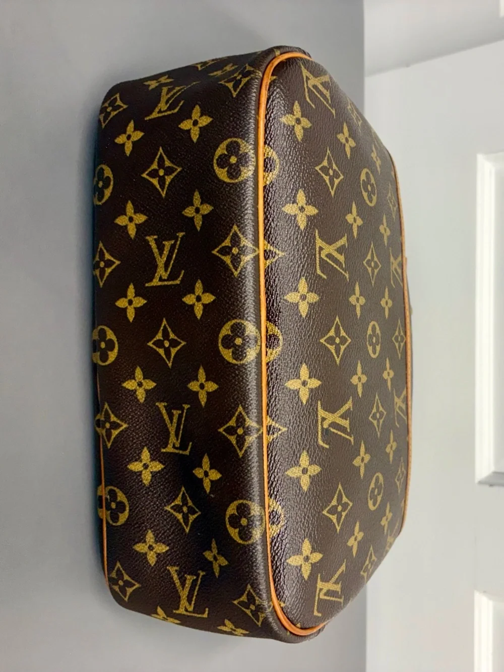 Louis Vuitton exterior great